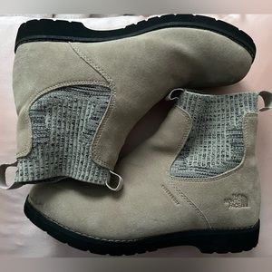 W north face Ballard lll Chelsea boots ( will take offers)